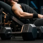 Developpe incline halteres sur banc réglé 35–45°