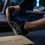 Tendinite releveur du pied : douleur au cou-de-pied sur le dessus du pied