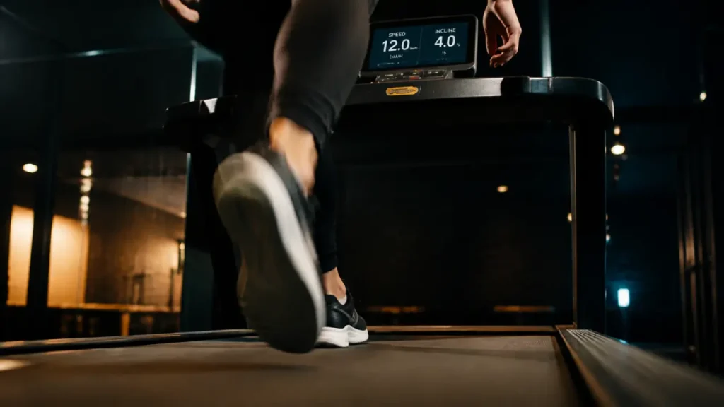 Quel exercice tapis de course choisir : inclinaison, fractionné ou 12-3-30 ?
