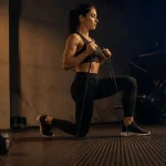 Se muscler les cuisses : fente correcte en salle de sport
